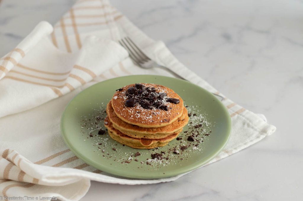 HAFER- UND KOKOSNUSS-PFANNKUCHEN
