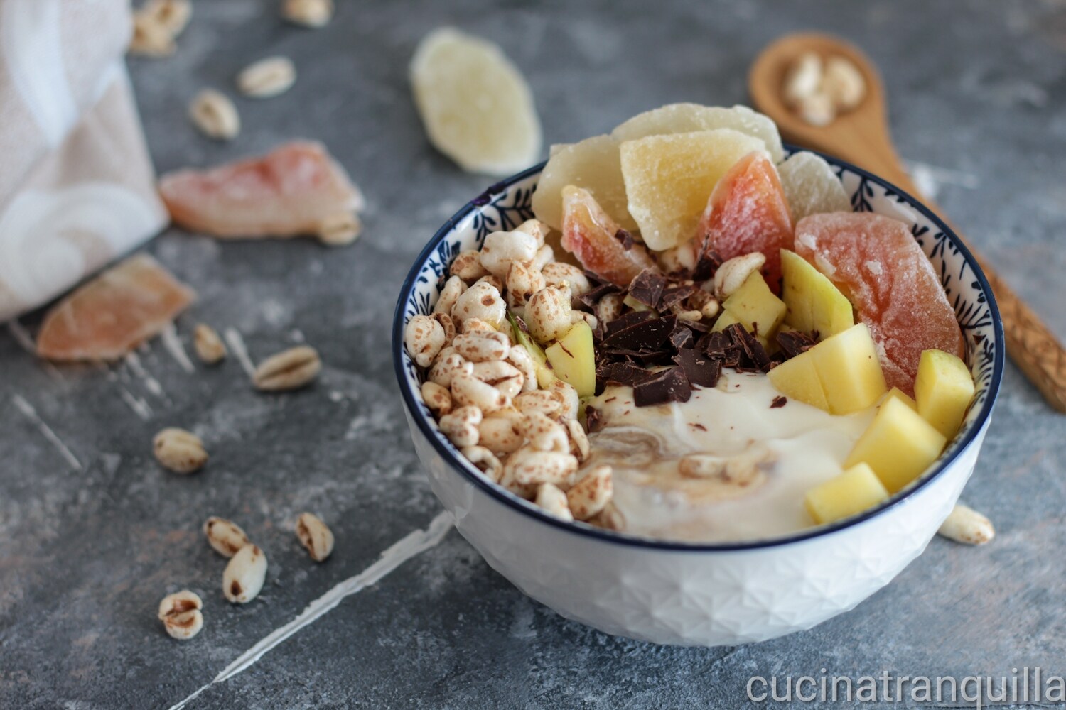 Gepuffter Dinkel mit Kefir