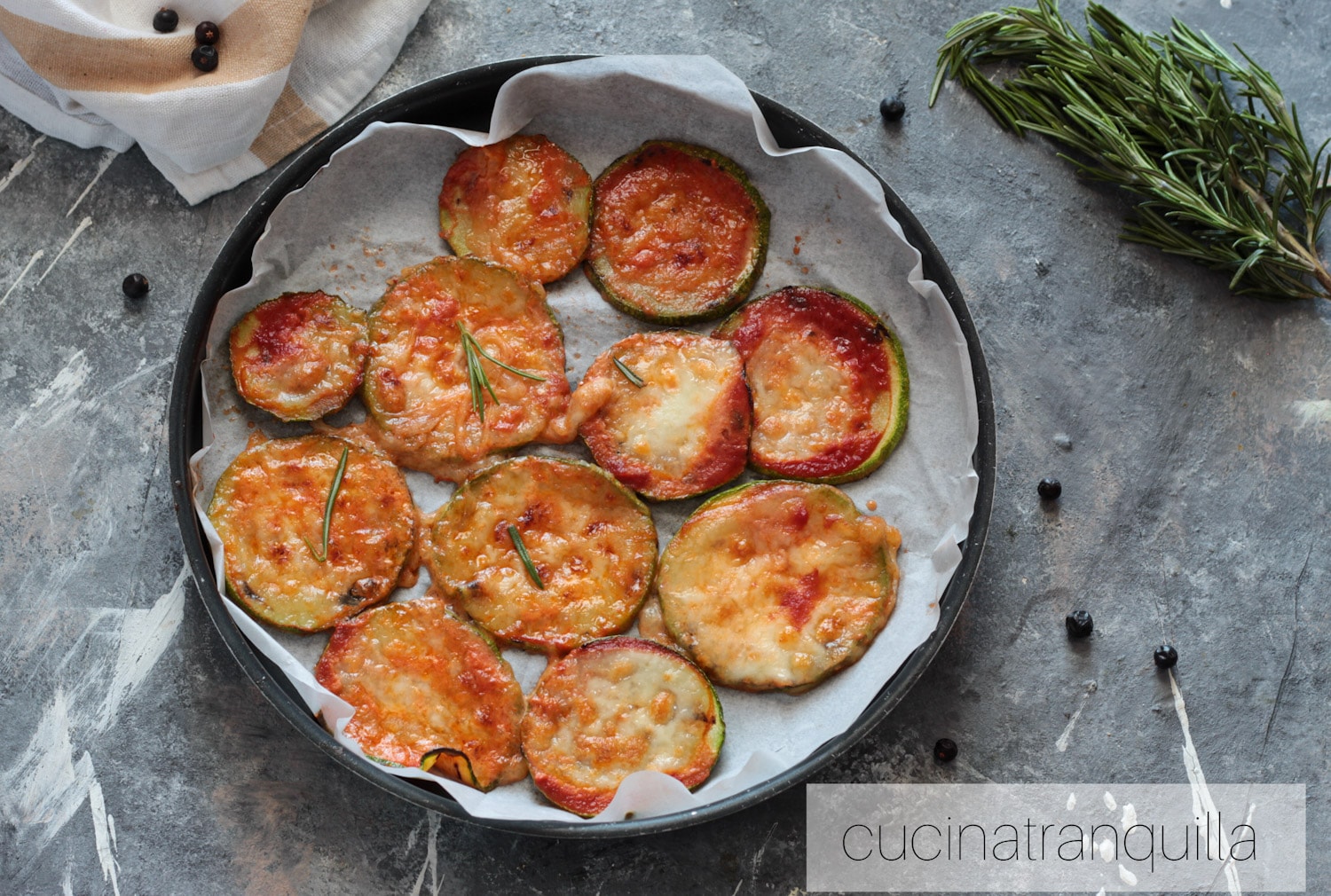 Runde Zucchinipizzas