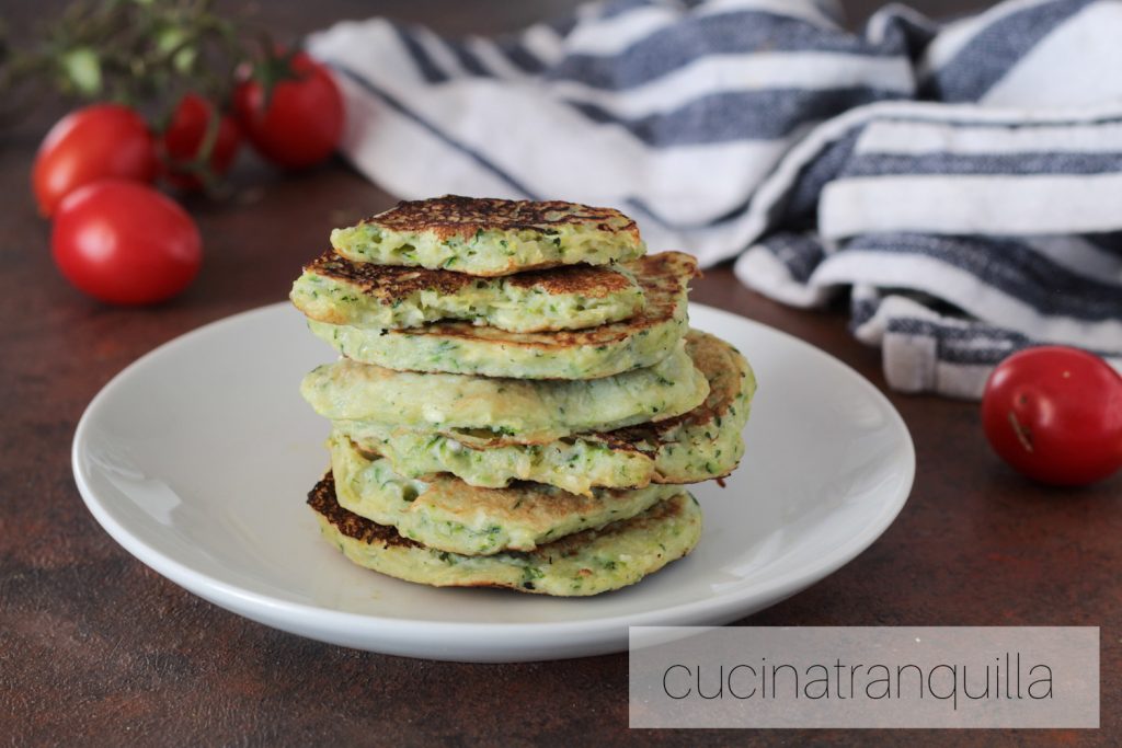 Zucchini-Pfannkuchen mit Eiweiß