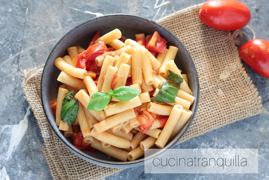 Rigatoni mit Sardellen und San Marzano Tomaten