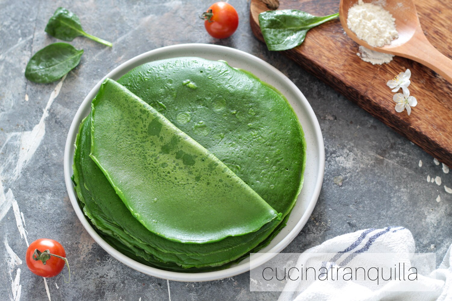 Pfannkuchen mit Mixer-Spinat