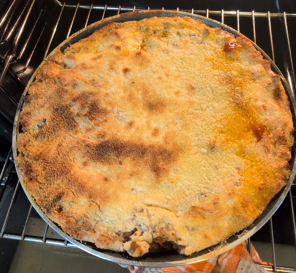 Cremige Ofennudeln mit Ragù und Béchamelsauce