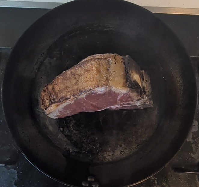 Bayerische Simmenthaler T-Bone-Steak: Perfekt auf dem Herd gebraten!