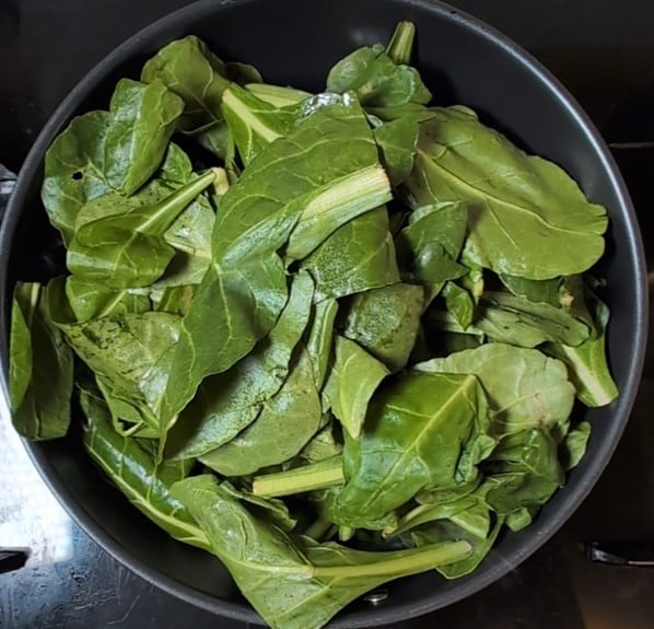 Videorezept: Herzhafter Kuchen mit weichem Focaccia-Boden, Spinat, Ricotta, Pferdefasern - Einfach und Schnell!