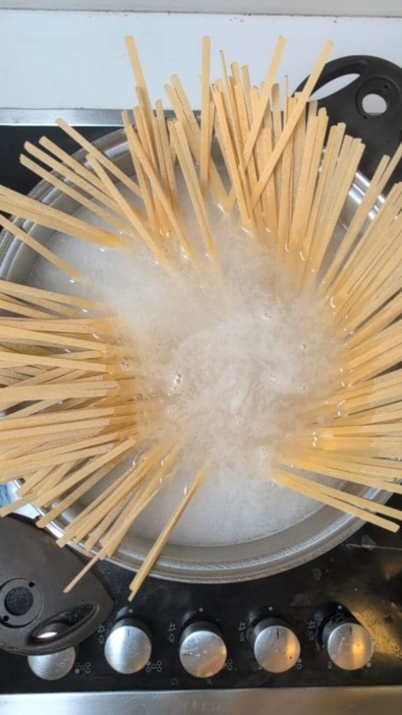 Pasta mit Dicken Bohnen und Cremiger Ricotta: Das EINFACHE und SCHNELLE Rezept, das alle begeistert!