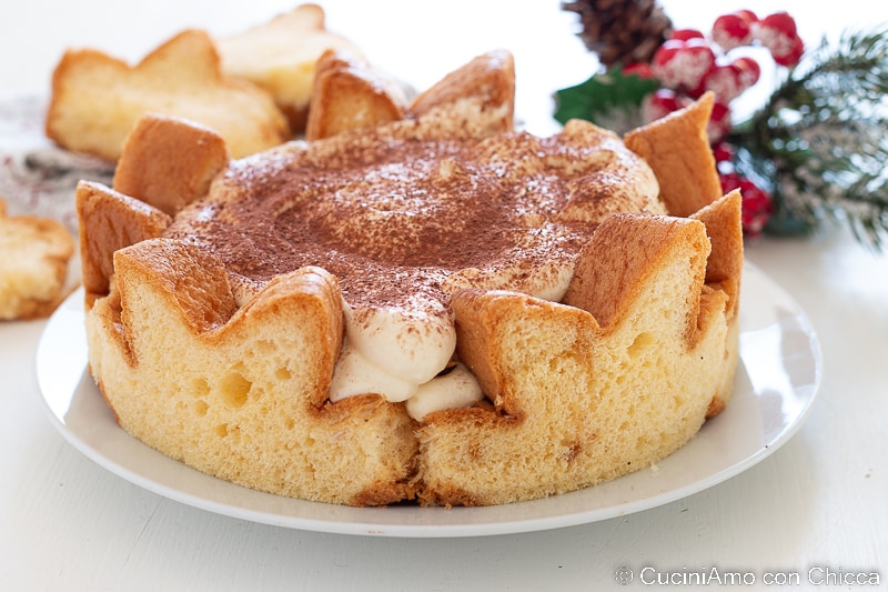 Pandoro-Torte im Tiramisu-Stil
