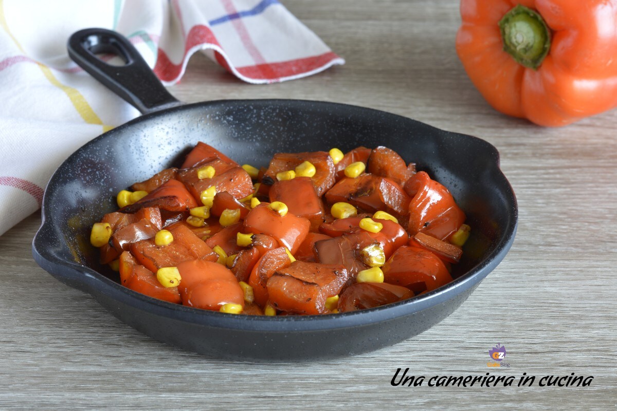 Paprika und Mais in der Pfanne