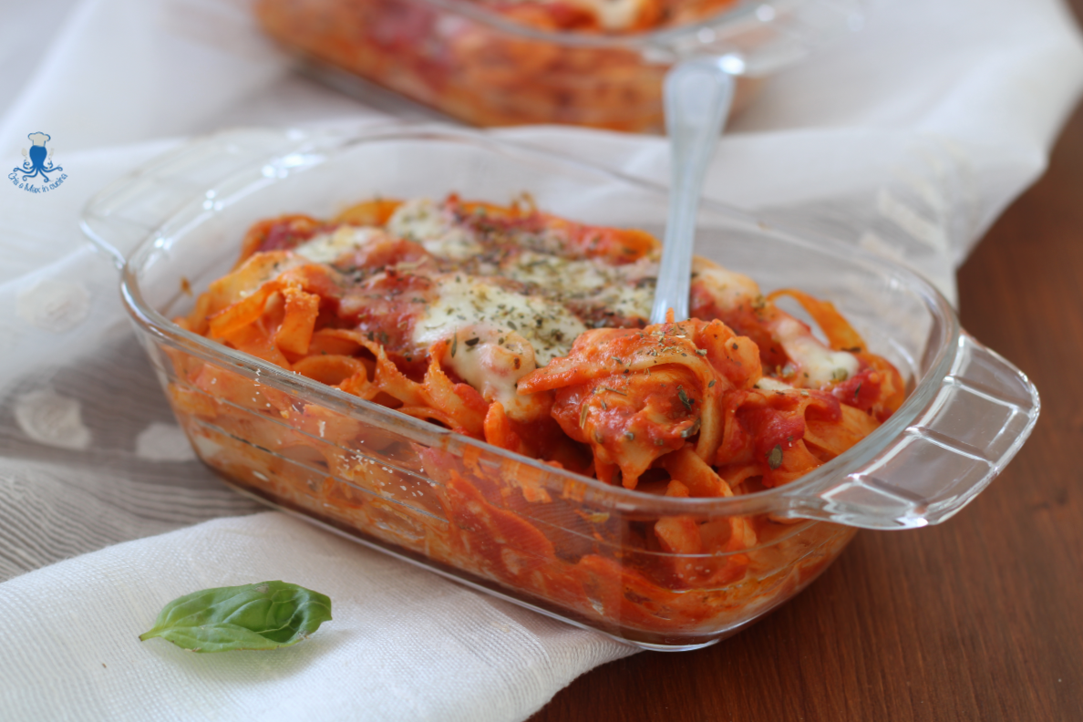 Pasta alla Pizzaiola aus dem Ofen, ein einfach zuzubereitendes Rezept.