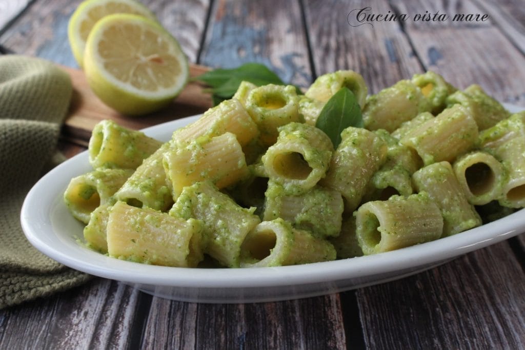 Pasta mit Zitronenpesto Küche mit Meerblick