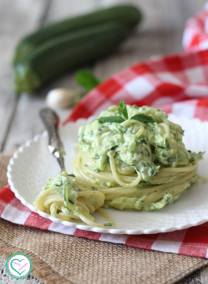 Pasta mit Zucchini und Mascarpone cremig