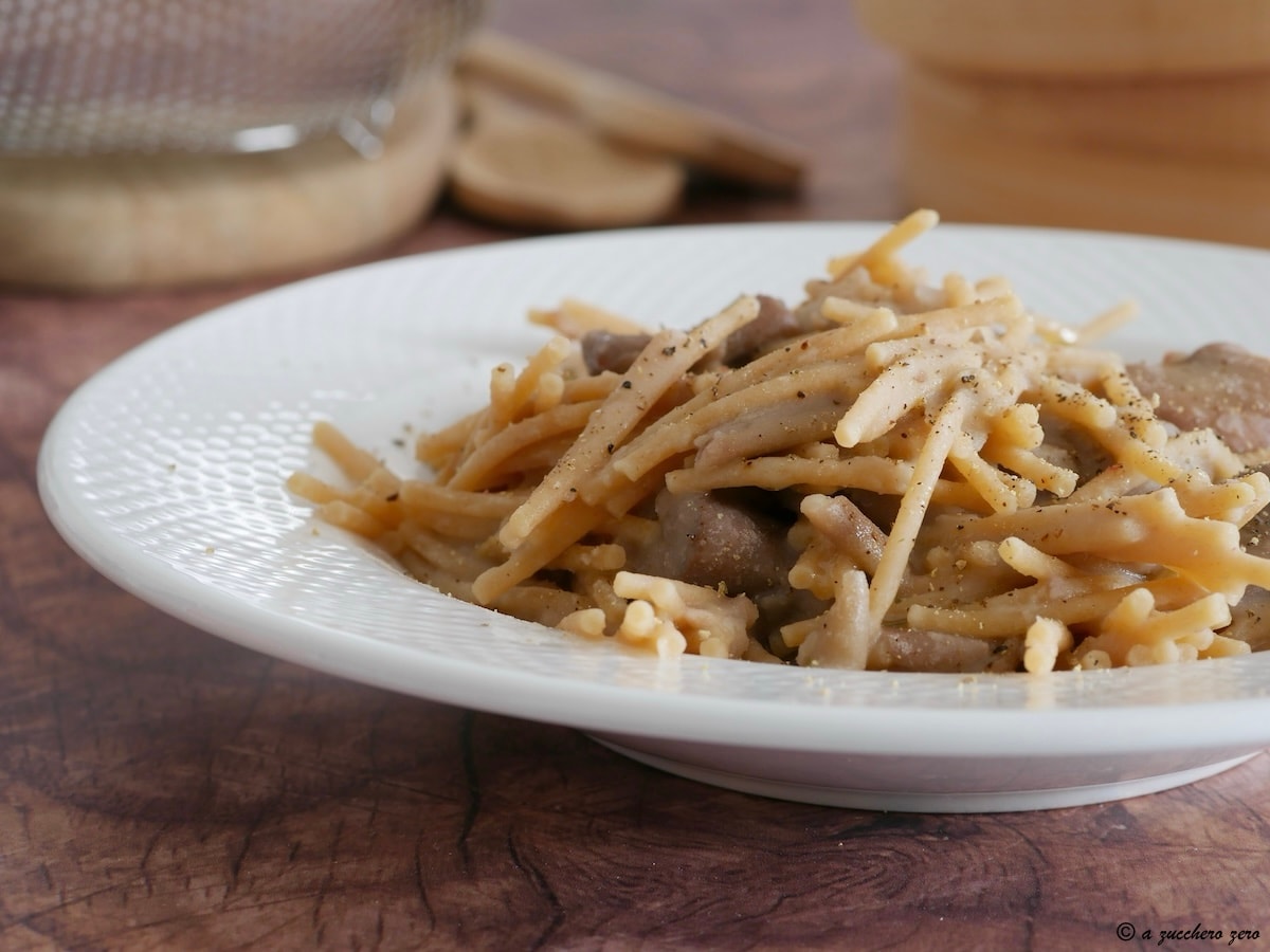 Pasta mit getrockneten Saubohnen