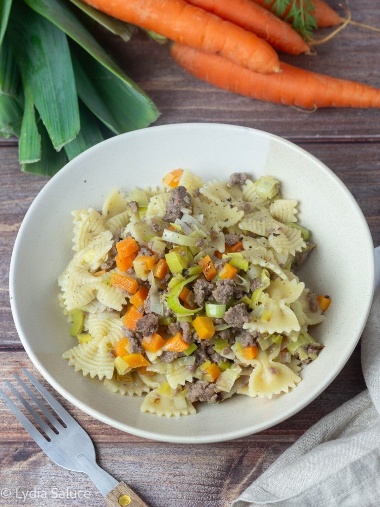 Pasta mit weißem Ragù und Lauch