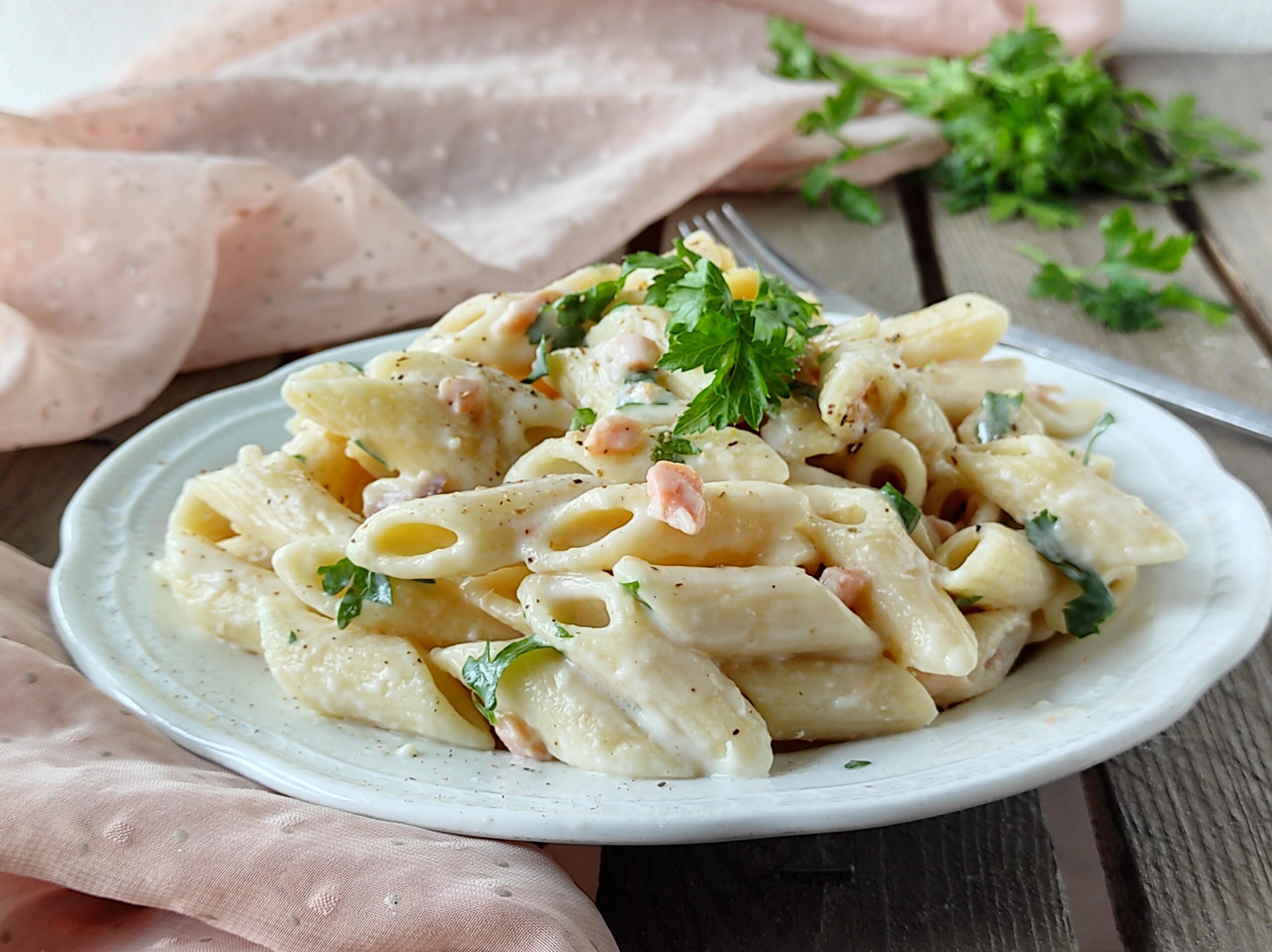 Penne mit Lachs: in 10 Minuten fertig – die Pasta, die das Abendessen rettet
