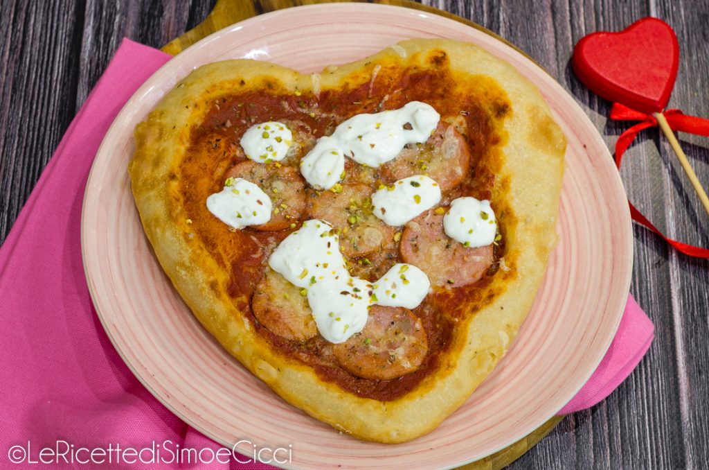 Pizza in Herzform