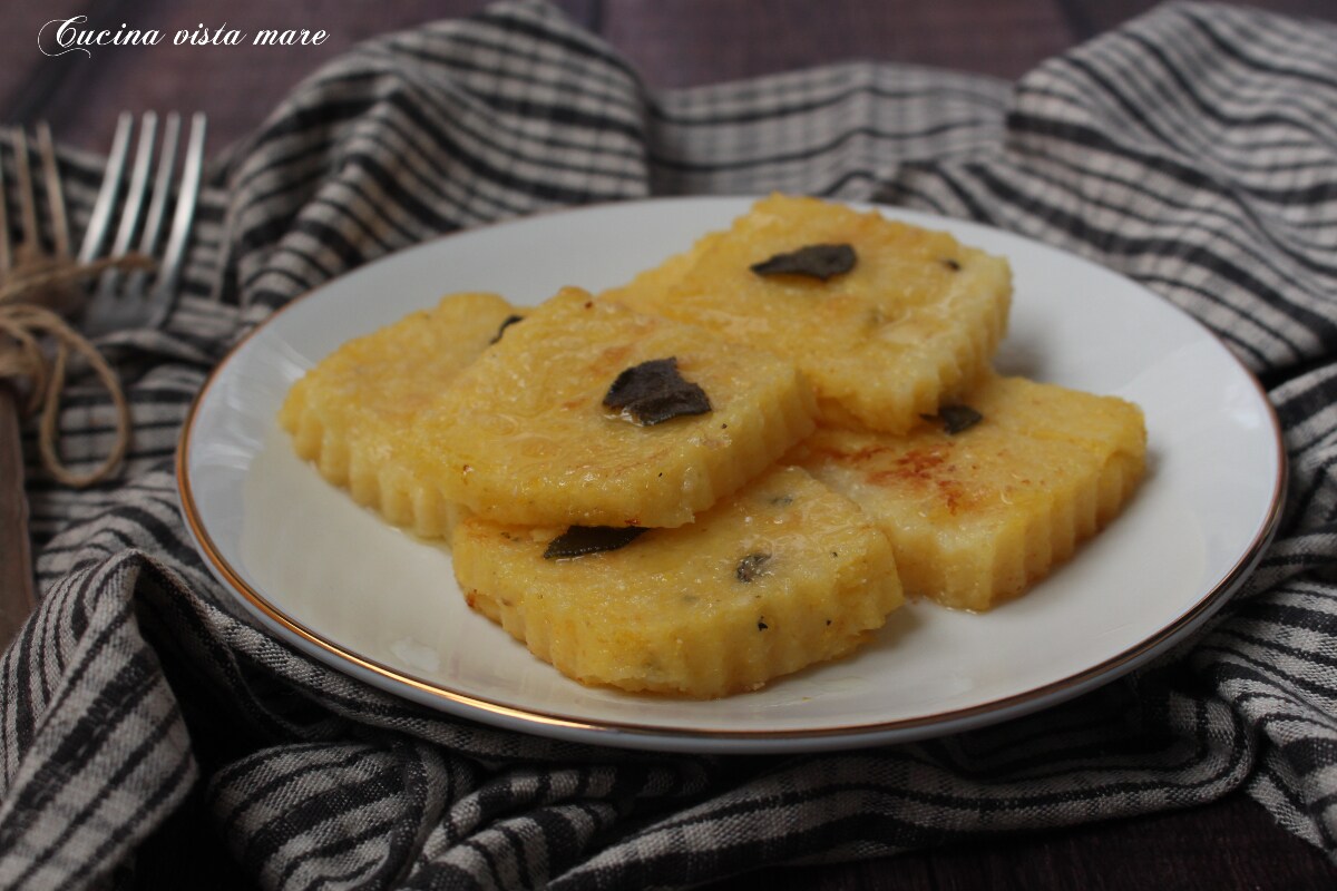 Polenta-Gnocchi auf römische Art