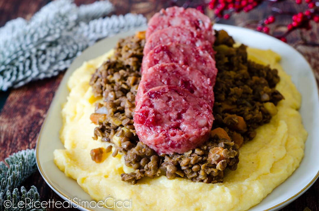 Polenta mit Cotechino und Linsen