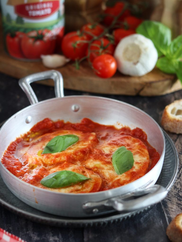 Provola in Tomatensauce
