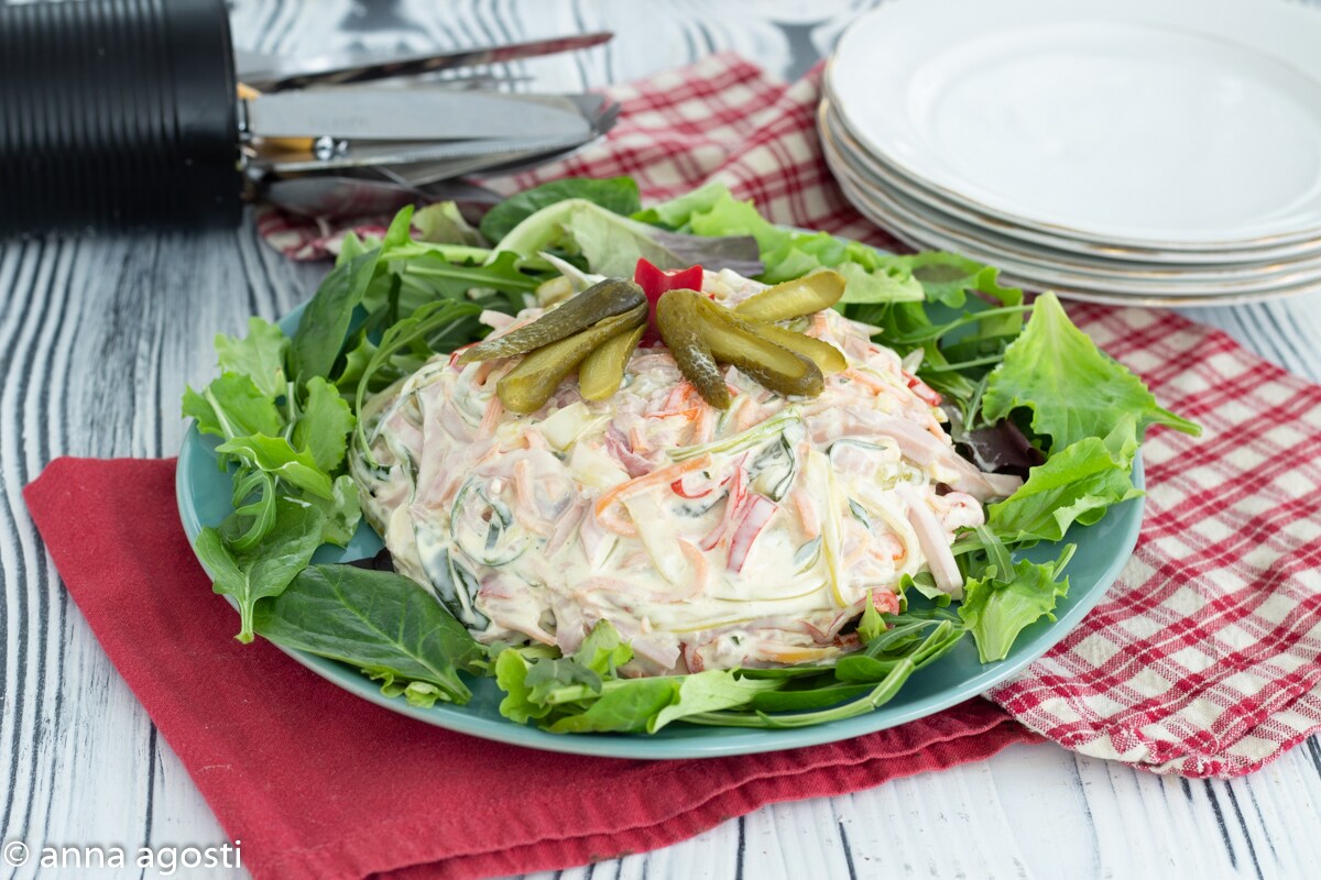 Reicher piemontesischer Vorspeisensalat Capricciosa