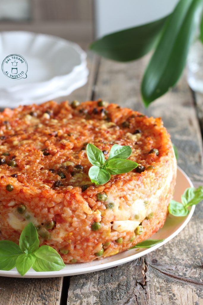 Reisauflauf mit Tomaten in der Mikrowelle