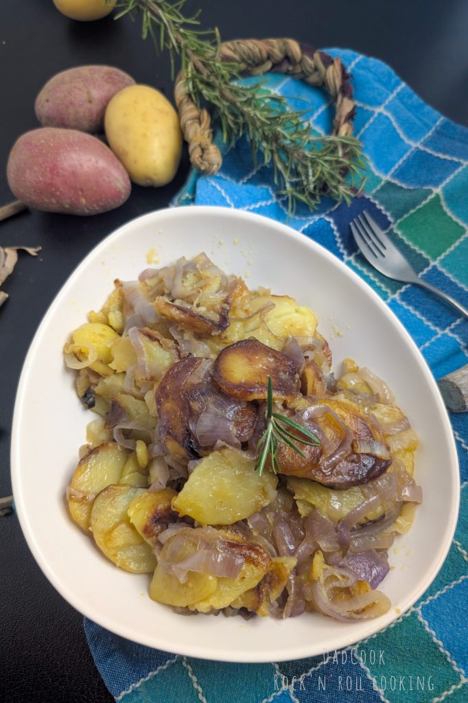 Rezept für 'mpacchiuse' Kartoffeln mit Zwiebeln: einfach und lecker