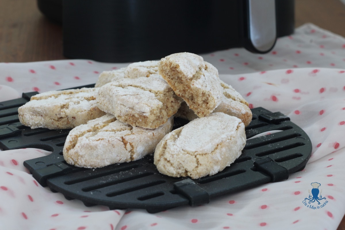 Ricciarelli in der Heißluftfritteuse gebacken