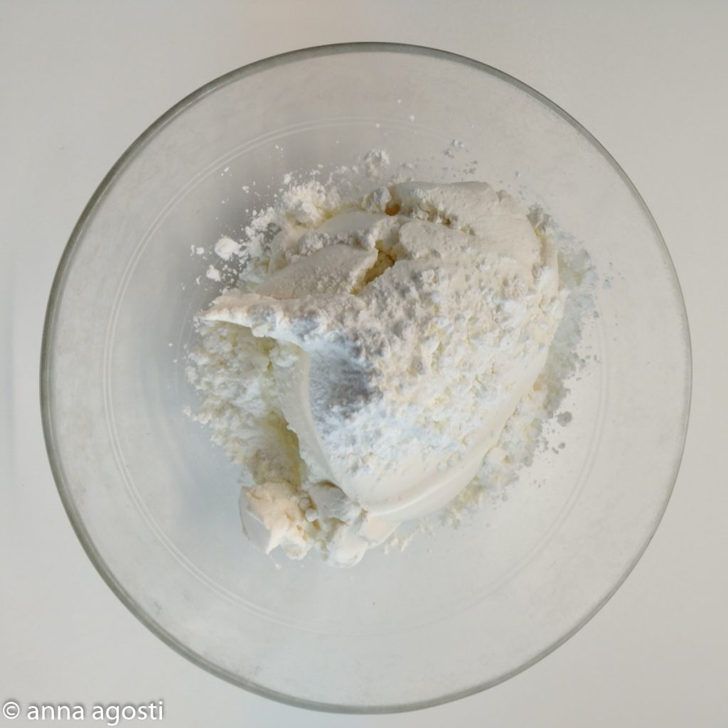 Ricotta-Torte mit kandierten Früchten
