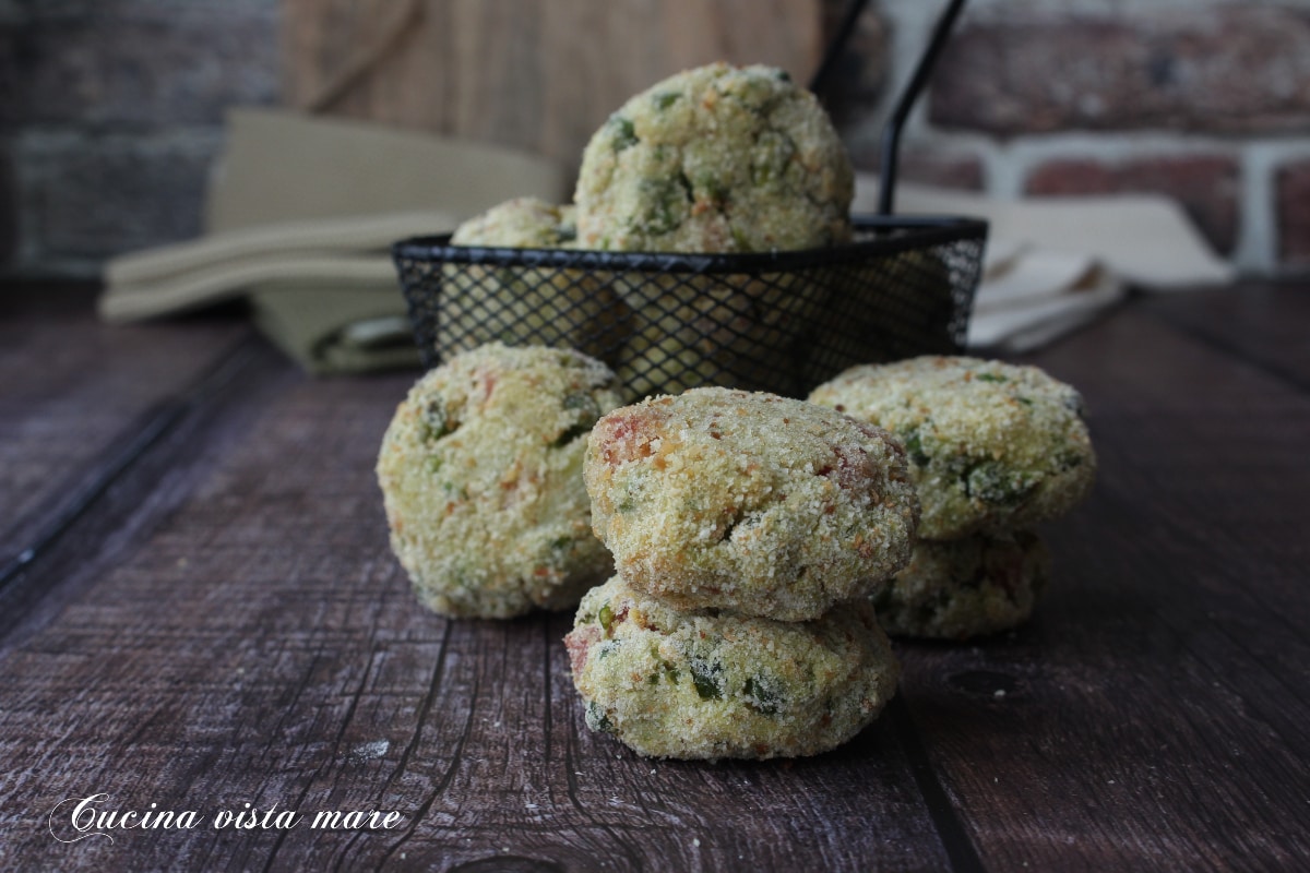 Ricotta- und Erbsenbällchen