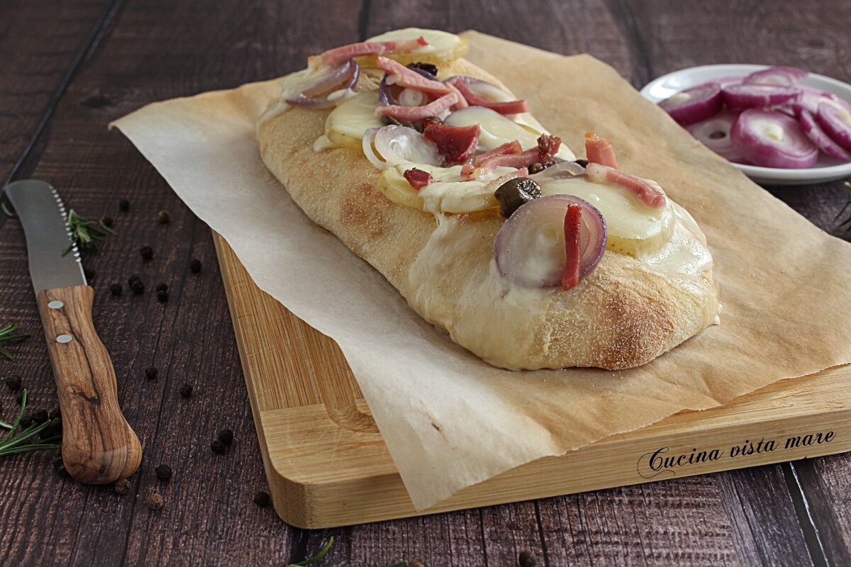 Romagna-Pinsa mit Kartoffeln und Speck