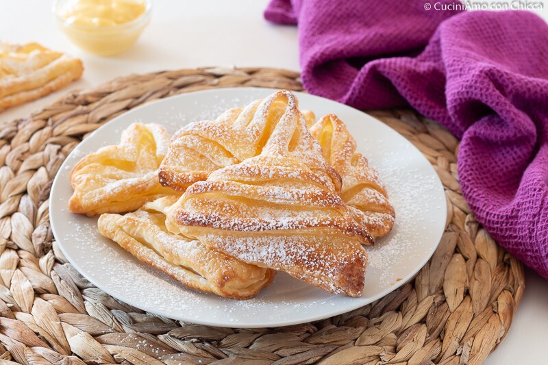 SCHNELLE BLÄTTERTEIGSCHNITTEN MIT CREME super lecker