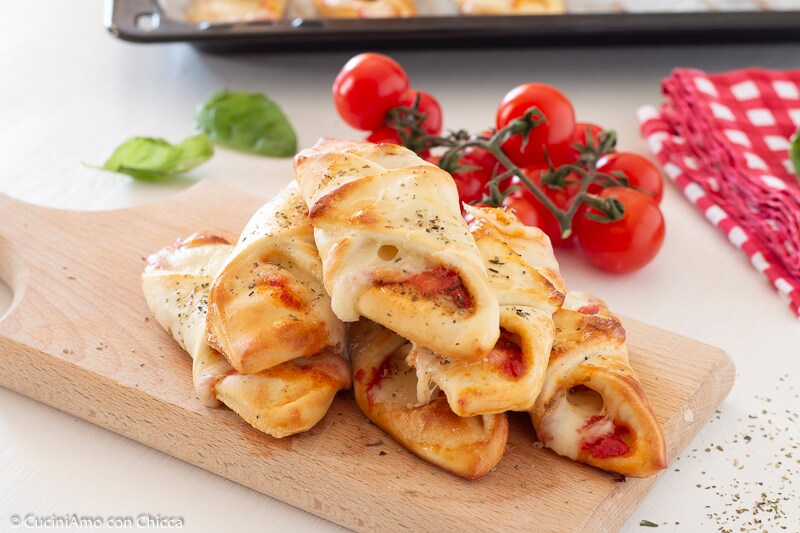 SEHR LECKERE PIZZA-CANNOLI einfaches Rezept