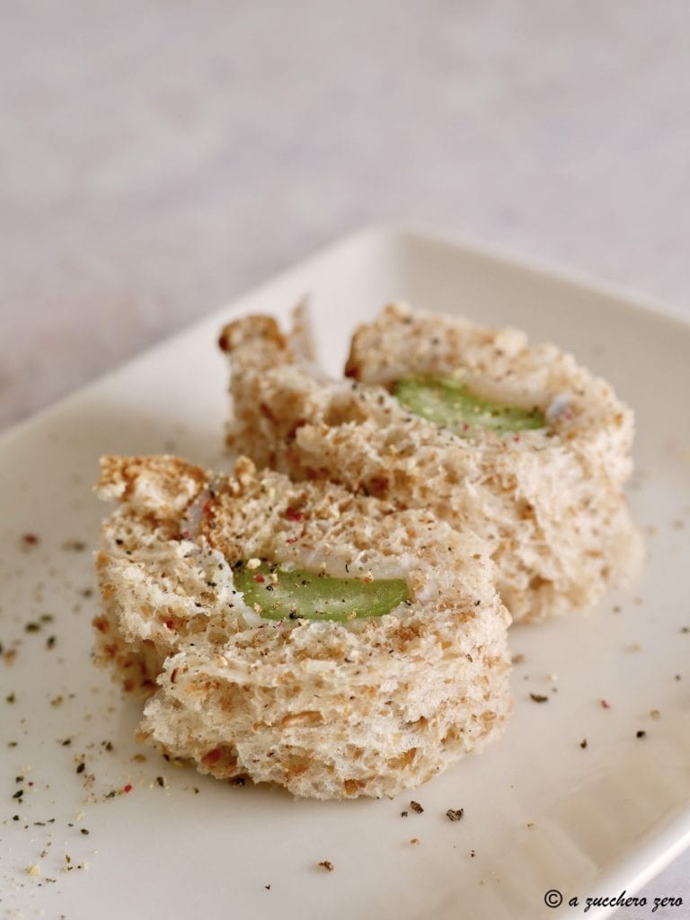 Sandwichröllchen mit geräuchertem Fisch