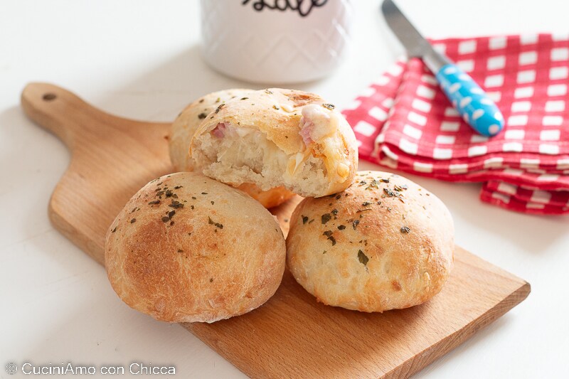 Schnelle Brötchen mit Schinken und Käse