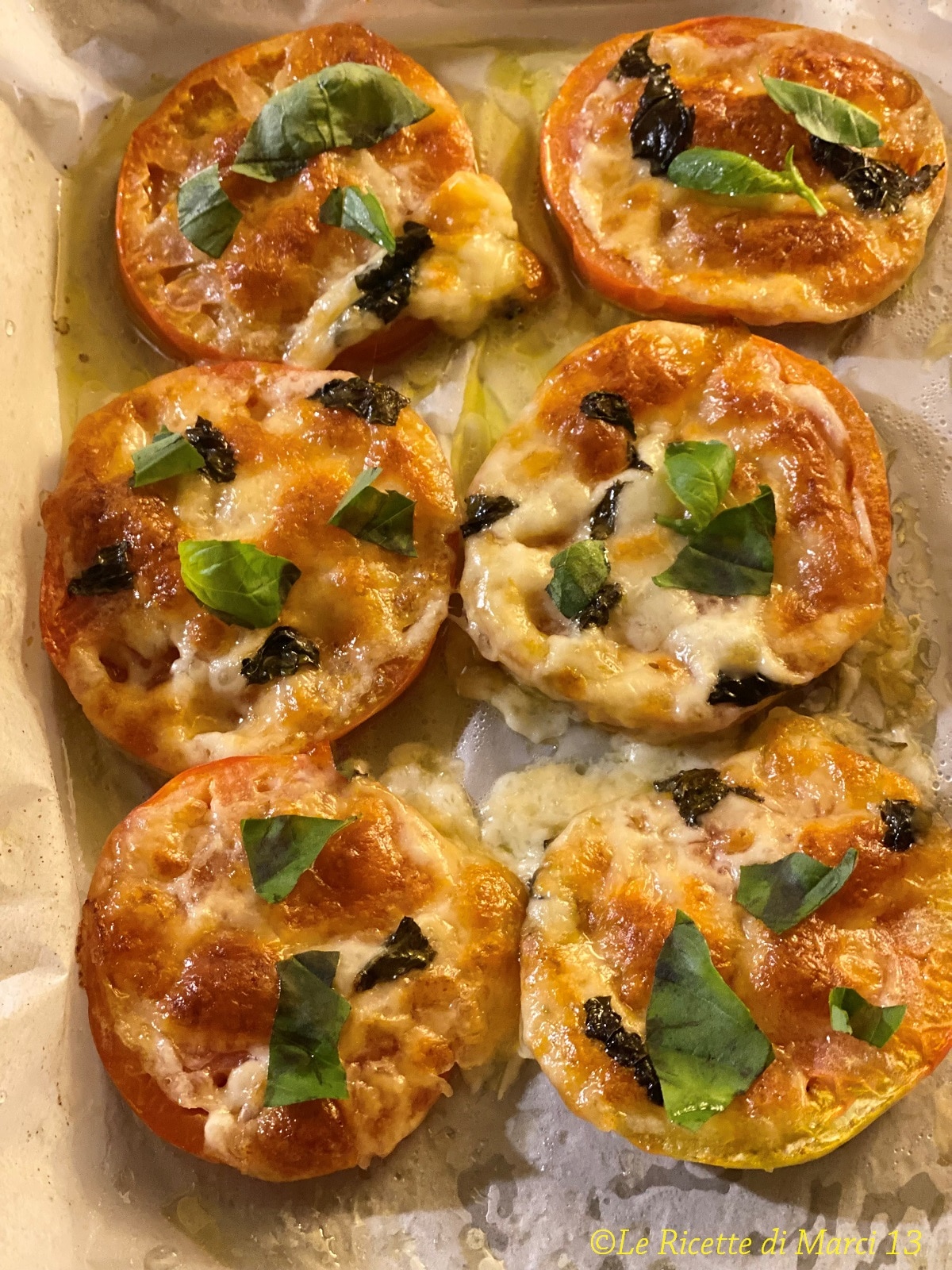 Schnelle Tomatenpizzettas. Super schneller Sommer-Vorspeise. Nur 3 Zutaten