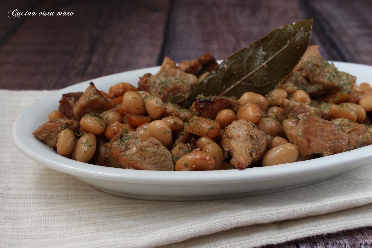 Schweinegulasch mit Bohnen