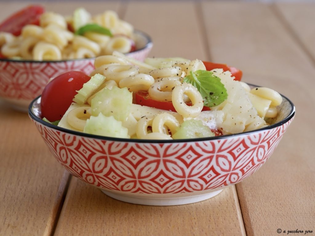 Sizilianischer Anelletti-Salat mit Kirschtomaten und Primosale