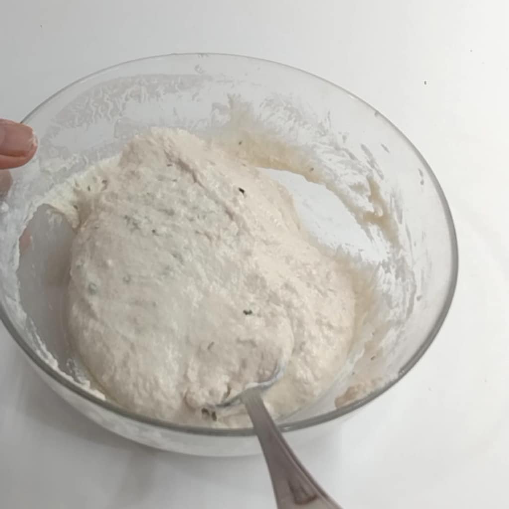 Rustikale Torte mit Thunfisch und Tomaten
