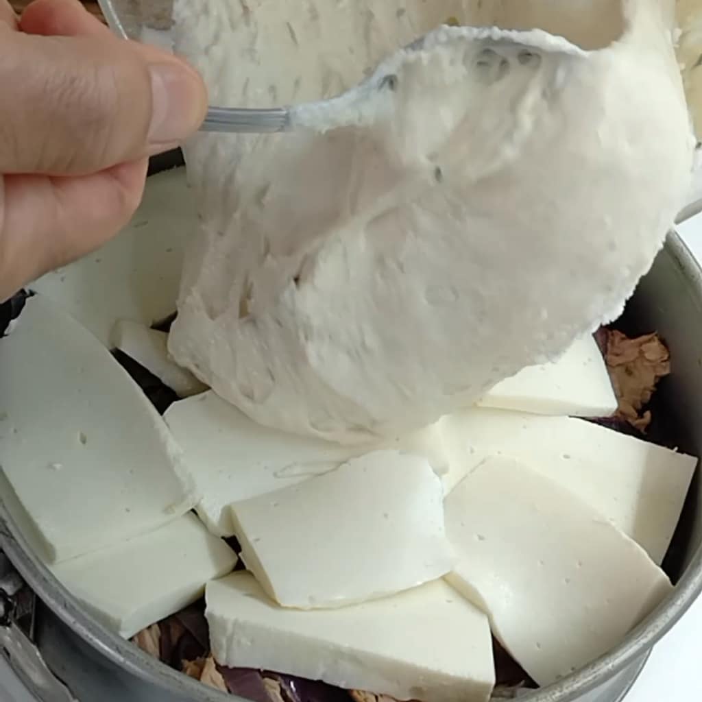 Rustikale Torte mit Thunfisch und Tomaten