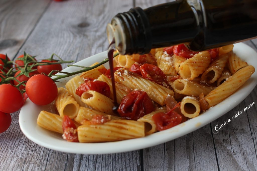 Sommerliche Amatriciana Küche mit Meerblick