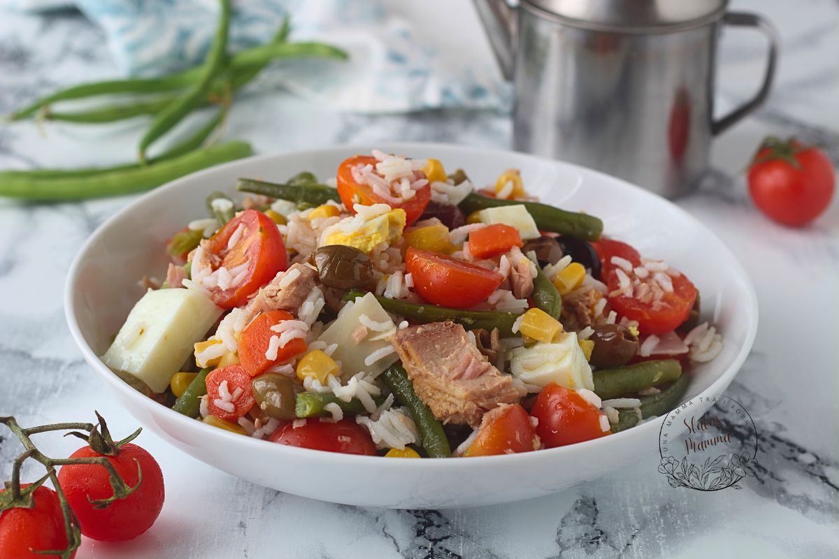 Sommerlicher Reissalat: Die perfekte Idee für leichte und nahrhafte Mittagessen