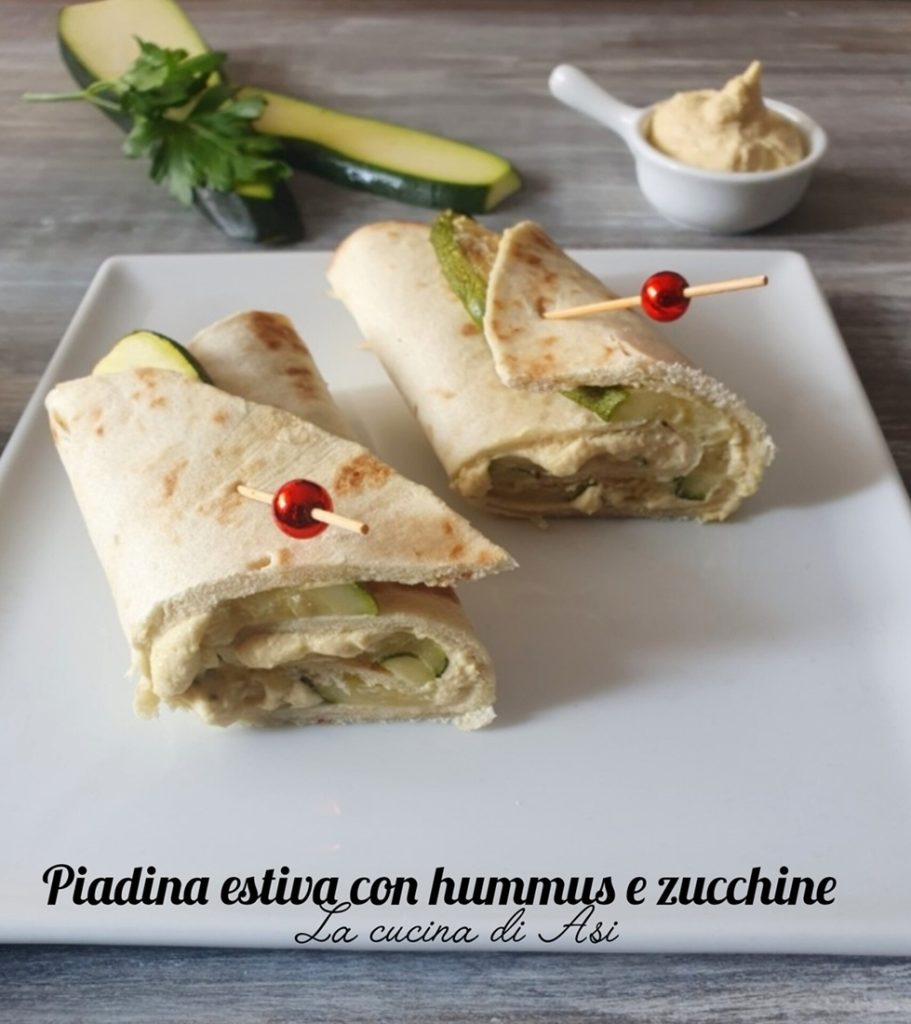 Sommerliches Fladenbrot mit Hummus und Zucchini