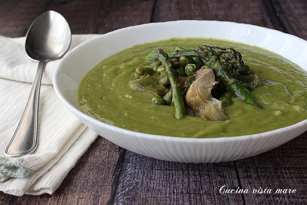 Spargelsuppe alla Vignarola Küche mit Meeresblick