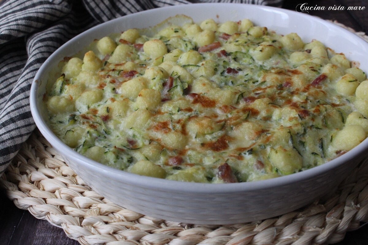 Überbackene Gnocchi mit Zucchini und Speck