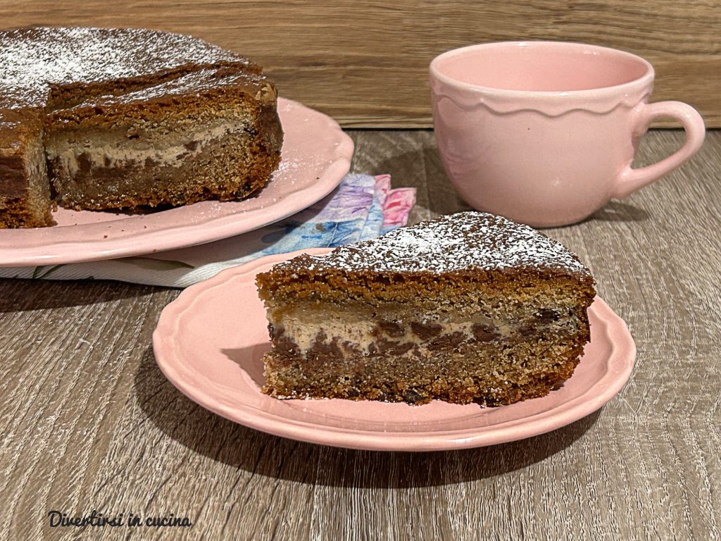 Übergossener Kuchen mit Kaffee und Schokolade