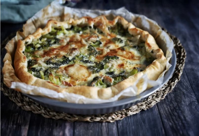 HERZHAFTER KUCHEN MIT BROKKOLI UND GORGONZOLA