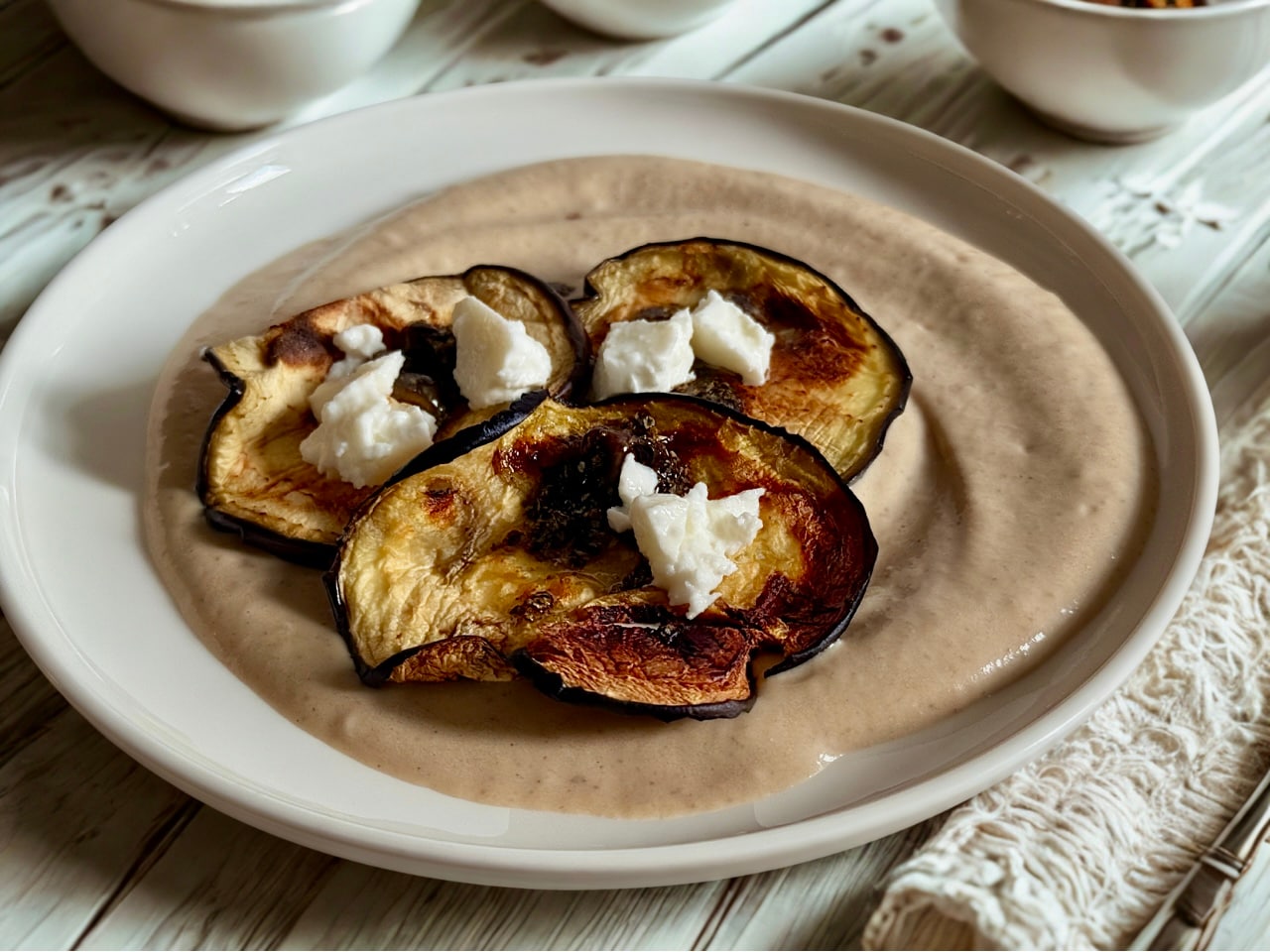 GEGRILLTE AUBERGINE MIT THUNFISCHSAUCE