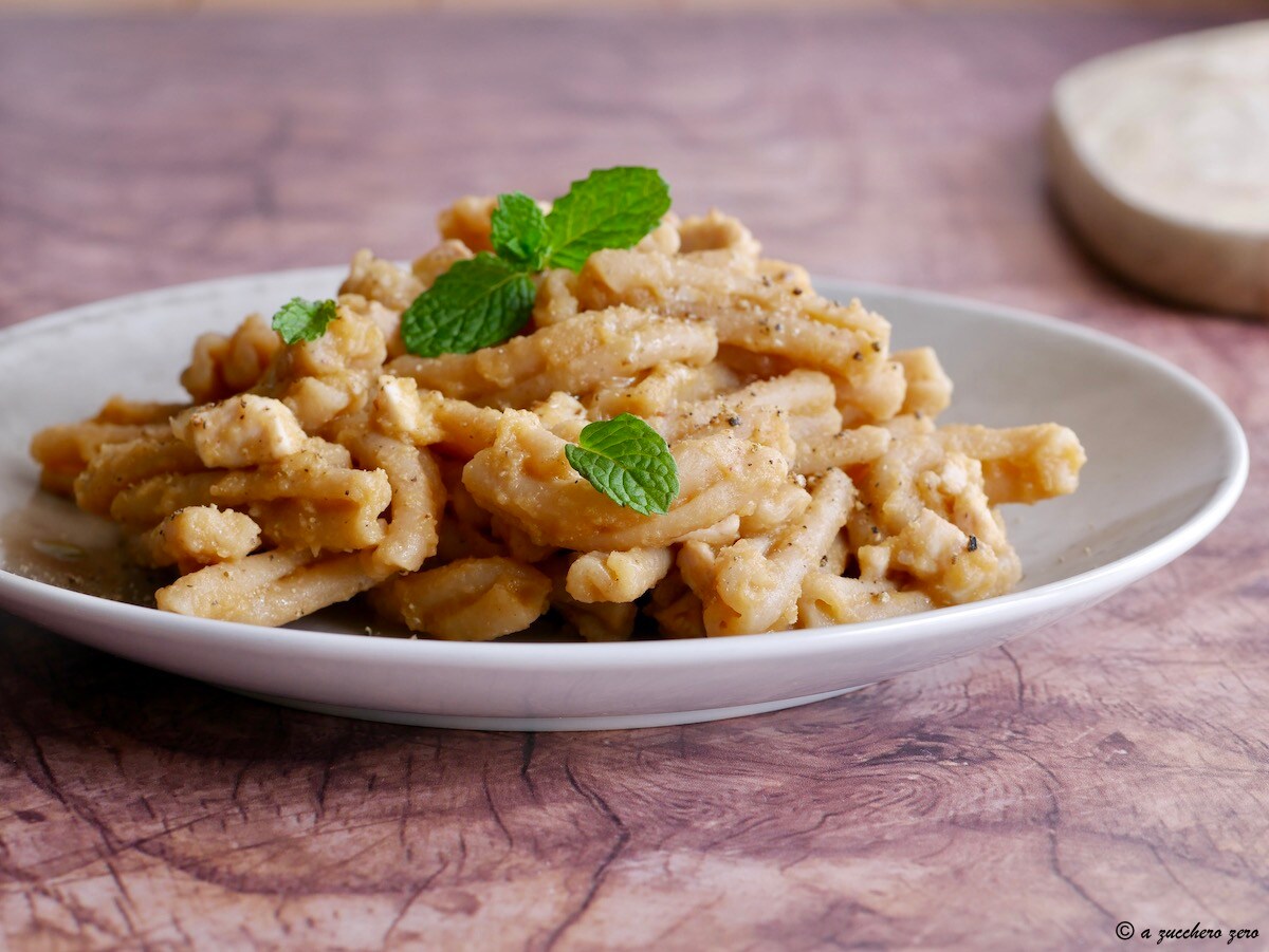 Vollkornpasta mit Schwertfisch und Auberginen an leichter Minzsauce | leichte sizilianische Rezept