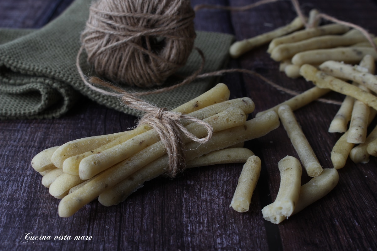 Weiche Grissini mit Oregano