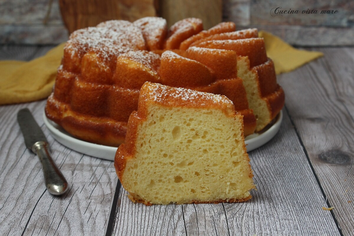 Weicher Kuchen mit griechischem Joghurt