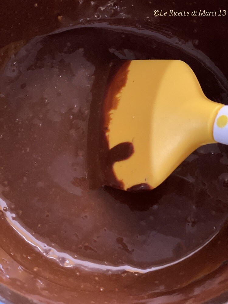 Weicher Schokoladen-Bundt-Kuchen mit Guinness-Bier Butter